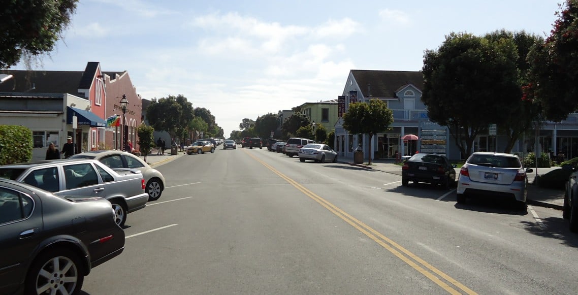 Half_Moon_Bay_California_Main_Street